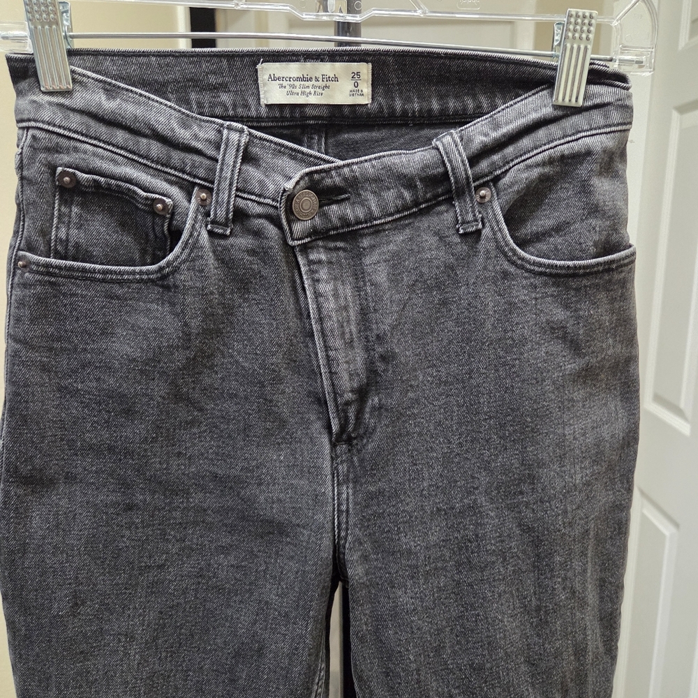 Abercrombie & Fitch Crossover Waist 90s Slim Straight Ultra High Rise Jeans - Picture 4 of 8